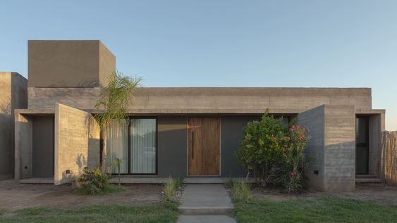 geometria, materia y paisaje: una vivienda compacta que habita el territorio en general alvear