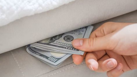 Los dólares del colchón alcanzaron los 250 mil millones, según el Indec