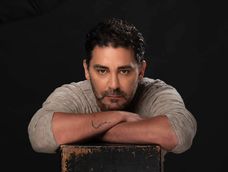 El nuevo espectáculo de Hernán Piquin es un trabajo emotivo con temas sensibles. El nuevo espectáculo de Hernán Piquin es un trabajo emotivo con temas sensibles.