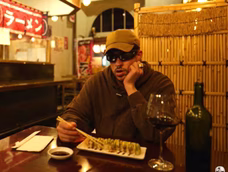 Bad Bunny tomó un vino mendocino en su cena en Buenos Aires.