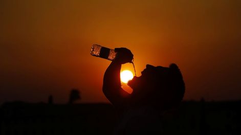 En el hemisferio norte viven momentos agobiantes debido al calor extremo que se sufre en América del Norte, Asia y Europa. EFE.
