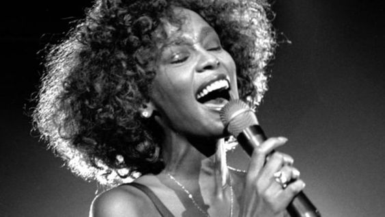 Los horrorosos detalles de la autopsia a Whitney Houston: sin dientes, peluca cosida y la nariz podrida