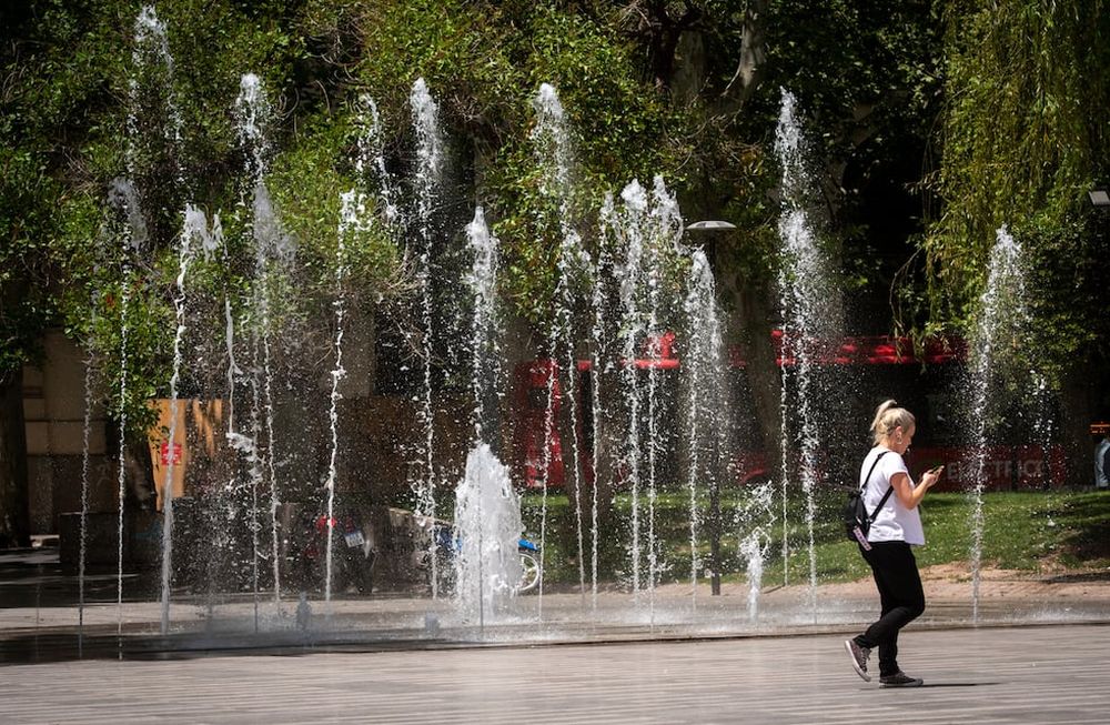 El lunes estará “caluroso, con poca nubosidad y ascenso de la temperatura”.Foto: Ignacio Blanco / Los Andes