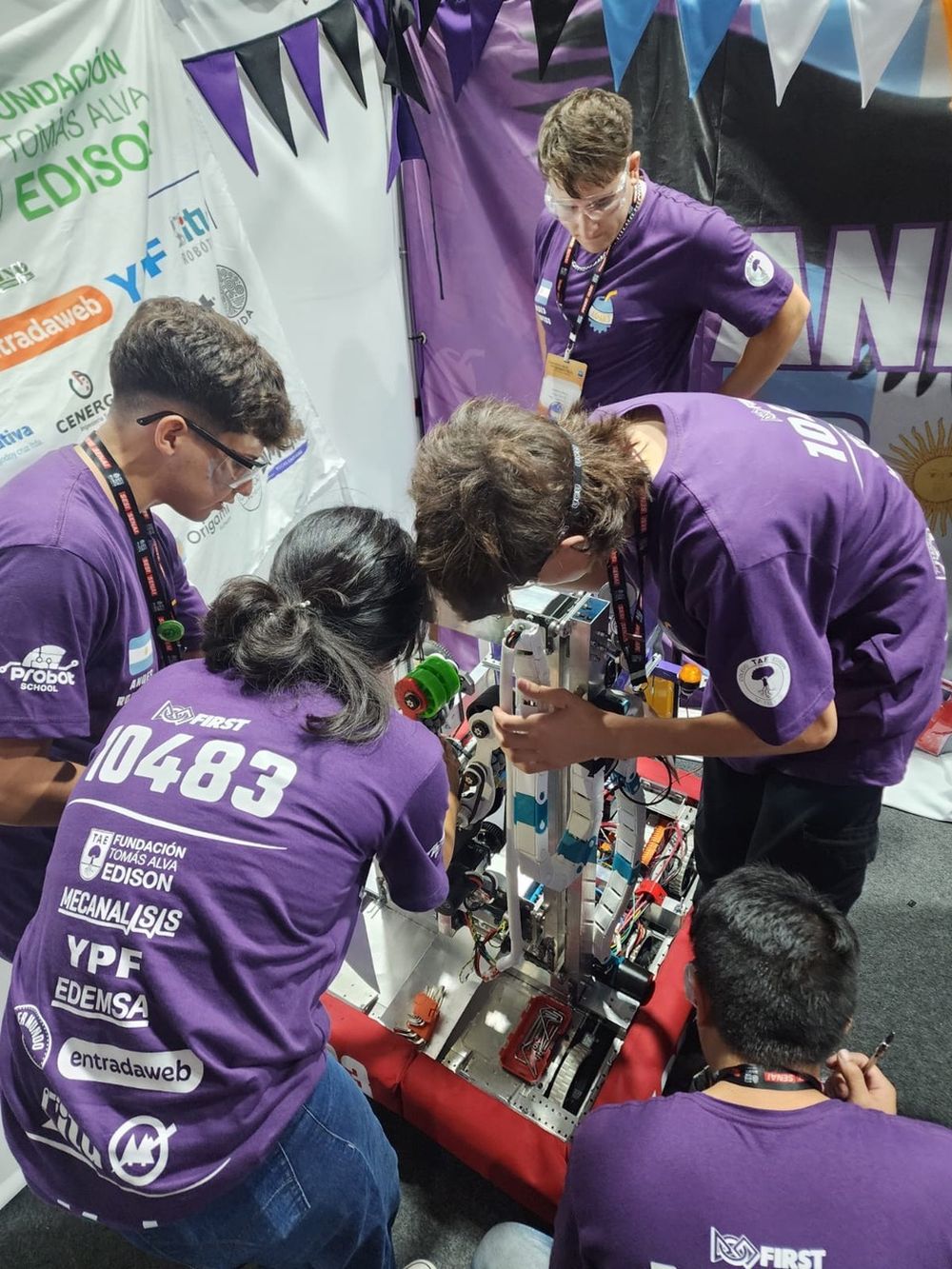 Robótica: 25 adolescentes mendocinos fueron reconocidos internacionalmente en una competencia en Brasil. Foto: gentileza