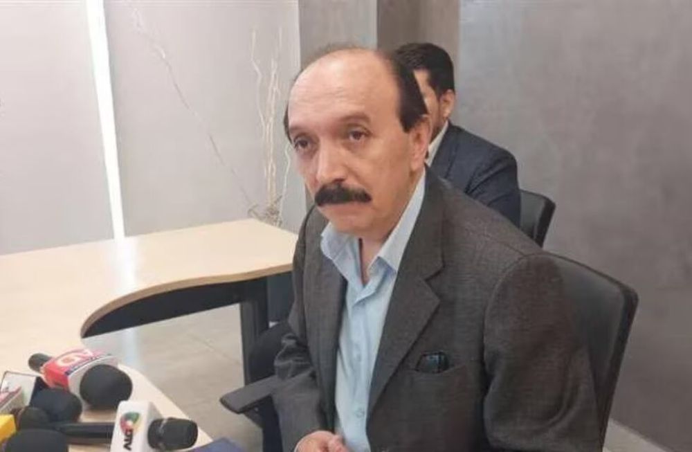Carlos Colodro, el interventor financiero, rindió juramento el pasado 26 de abril. Su principal labor era devolver los ahorros de los clientes del Banco Fassil.Foto: Gentileza El Deber