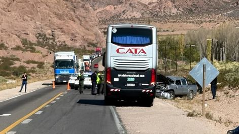 Un vehículo volcó en el ingreso a Uspallata e interrumpieron el tránsito en Alta Montaña