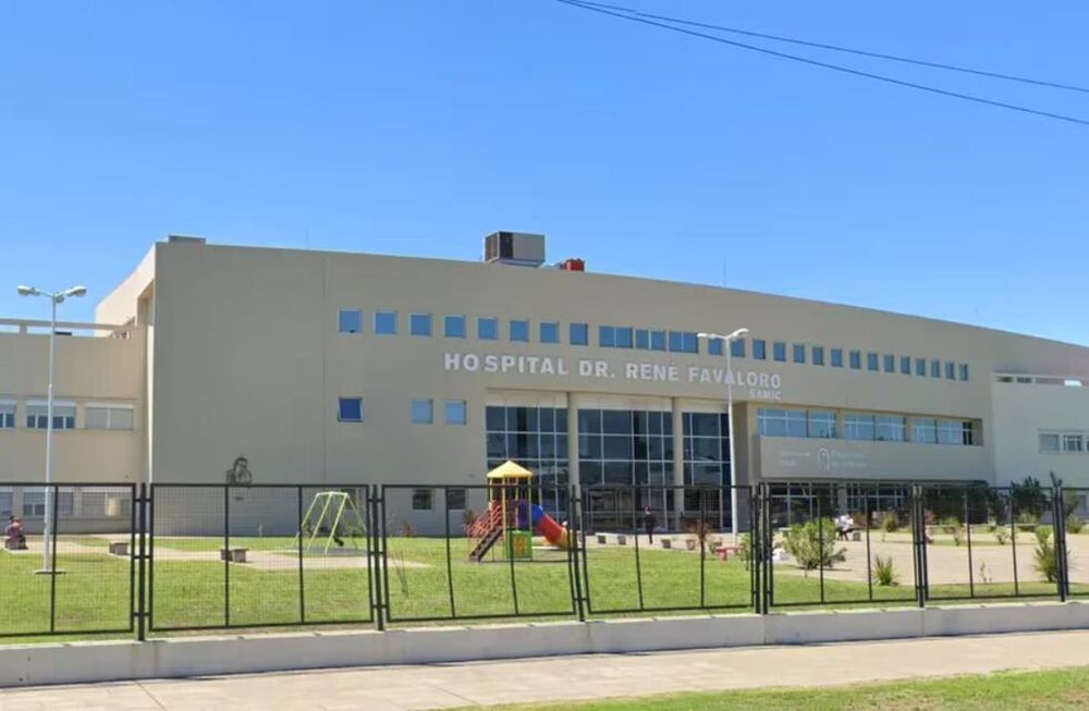 Tras el ataque, la victima fue llevada por su primo al Hospital Doctor René Favaloro de Rafael Castillo para su atención, pero horas después murió producto de la herida. Foto: Google Street View