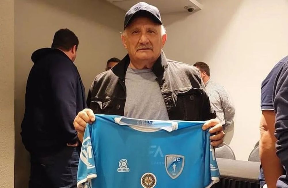 Carlos César Sperdutti volvió a Gutiérrez, después de muchos años en el Deportivo Maipú, con la misión de llevarlo de regreso al Federal A. / Foto: Emma Rodríguez.