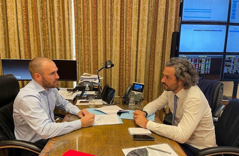 La reunión de Martín Guzman junto a Santiago Cafiero. (Prensa Economía)