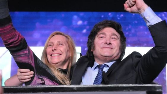 Karina Milei junto al presidente electo, Javier Milei, tras su triunfo en el balotaje del 19 de noviembre de 2023.