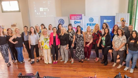 Emprendedoras y empresarias adquirieron herramientas de triple impacto en una charla