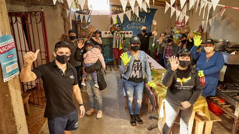 Molinari en La Matanza, tras la donación de 31.000 kilos de revoque interno y externo para mejorar la infraestructura.
