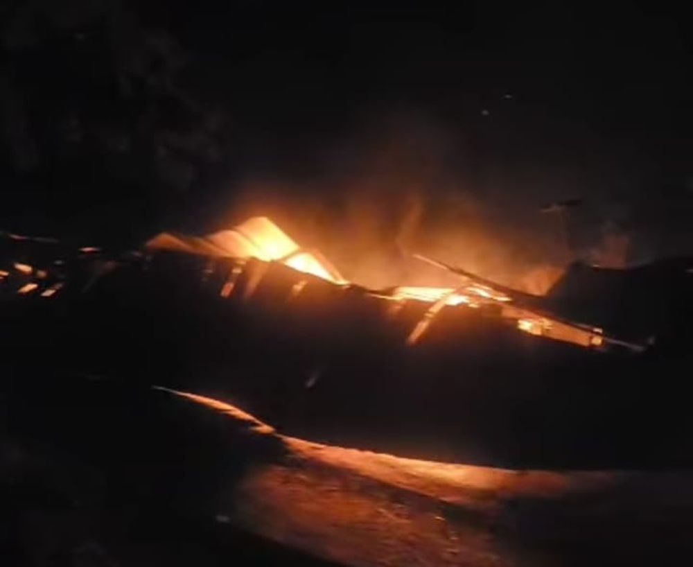 Tratan de establecer las causas del incendio que consumió cerca de 30 cabañas en un camping de El Carrizal.