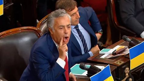 Los Andes | El senador Alfredo Cornejo se cruzó con el Presidente.
