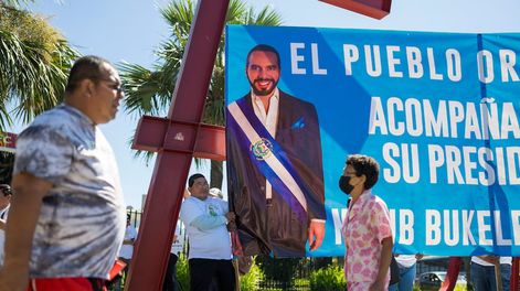 Los Andes | Partidarios del presidente de El Salvador Nayib Bukele hacen campaña por su reelección ante un centro comercial en San Salvador, El Salvador, el miércoles 31 de enero de 2024. Las elecciones presidenciales se celebran el 4 de febrero. (AP Foto/Moisés Cast