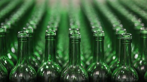 La falta de botellas de vidrio le pone tope al crecimiento del vino.