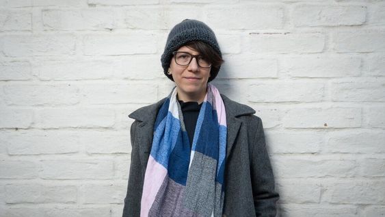 Jan Strappa trabaja en uno de los laboratorios de la UTN. En 2018 recibió su nueva partida de nacimiento donde no se consigna el sexo.   Foto: Ignacio Blanco / Los Andes.