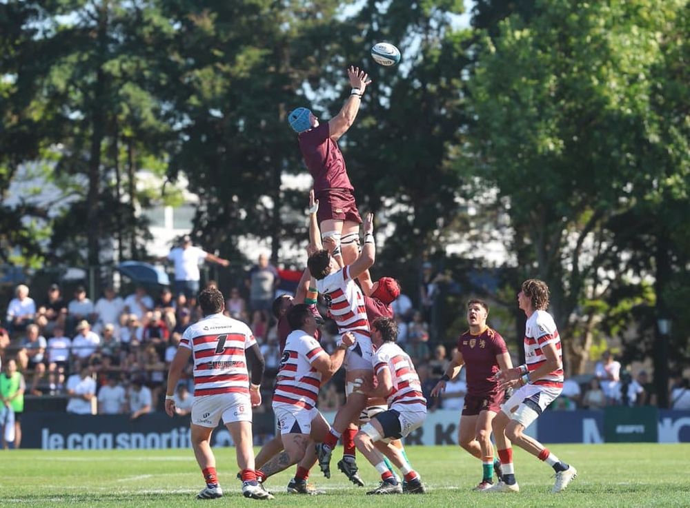 Lindos pasajes de buen rugby proporcionaron los rugbiers bonaerenses y mendocinos sobre el verde gramado del club Newman.