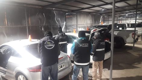 La AFIP y la Policía investigan irregularidades en varios vehículos de las dos concesionarias allanadas en el Este. Foto: Prensa Ministerio de Seguridad