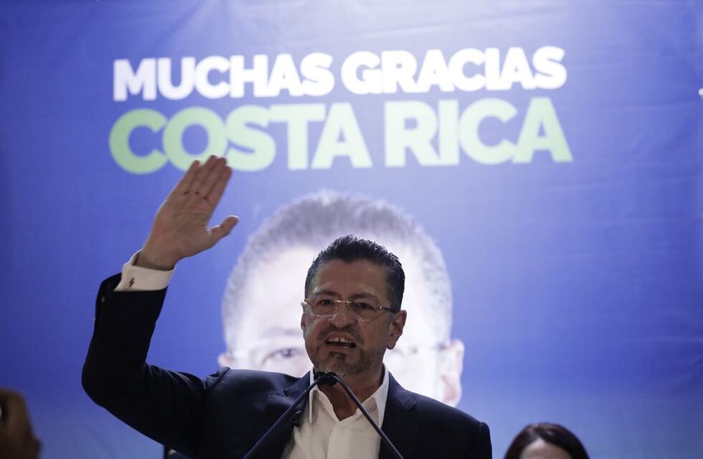 Un candidato populista contrario a la política tradicional, Rodrigo Cháves, acusado de acoso sexual como funcionario del Banco Mundial, ganó con el 52,8% de los votos.