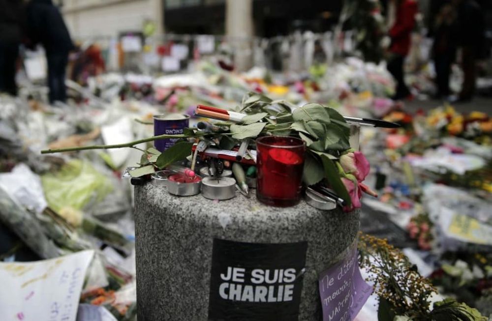 Atentado. En el ataque al semanario “Charlie Hebdo” hubo 12 muertos. Je suis Charlie se transformó en la consigna de solidaridad para con las víctimas. (Foto: AP).