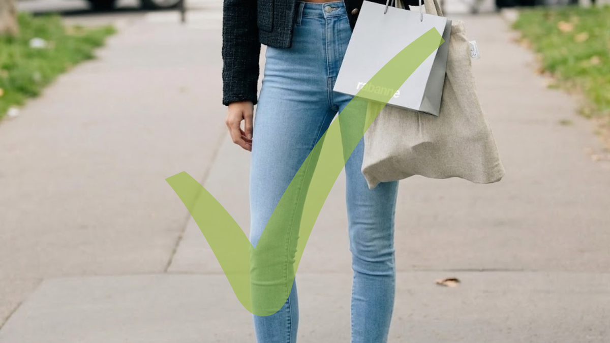 Ni holgados, ni rectos, ni rotos: los jeans ajustados que juramos que nunca volveríamos a usar están de vuelta a la moda