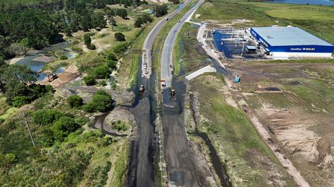 Un desborde cloacal obligó a cortar la Ruta 11 en Pinamar durante más de 12 horas: Un asco.