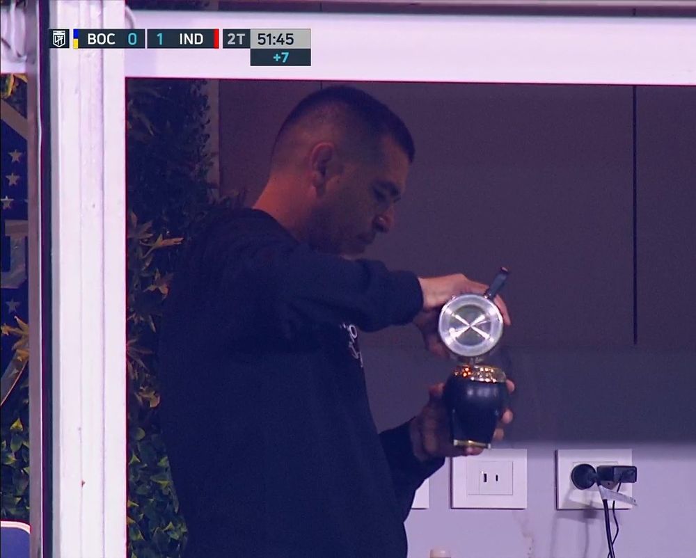 La imagen que desató la ola de memes contra Riquelme.