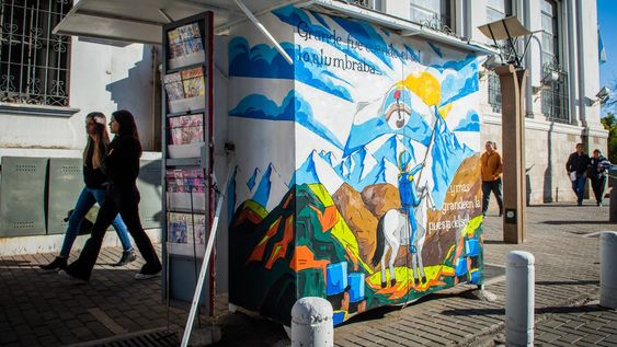 De puestos de diarios y revistas a murales del Libertador, en la ciudad de San Martín