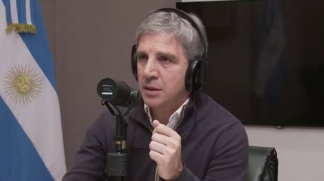 Caputo anunció que están trabajando en el lanzamiento de una tarjeta de debito en dólares.