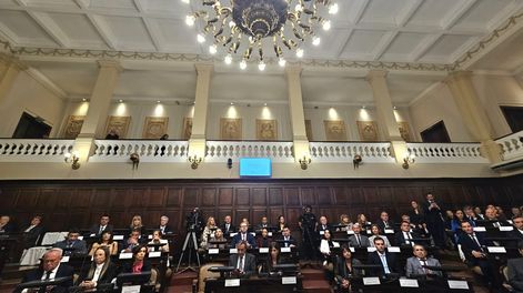 Los legisladores mendocinos llegarán a cobrar casi 4 millones de pesos por mes. | Foto: Ramiro Gómez / Los Andes