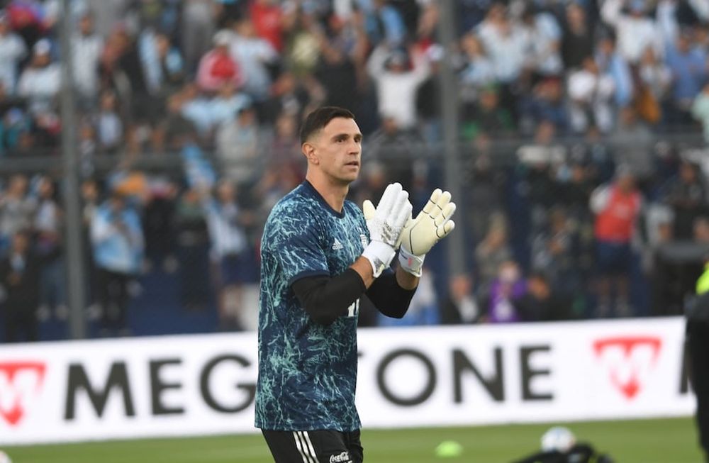 ¡Se picó la previa!: Tras el hostil recibimiento a la Selección y las burlas del “Dibu” Martínez, el Gobierno de Chile pidió “respeto”. Foto: Marcelo Rolland / Los Andes.