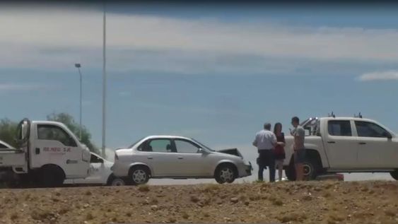 Accidente en el Acceso Este, a 100 metros del carril Ponce.