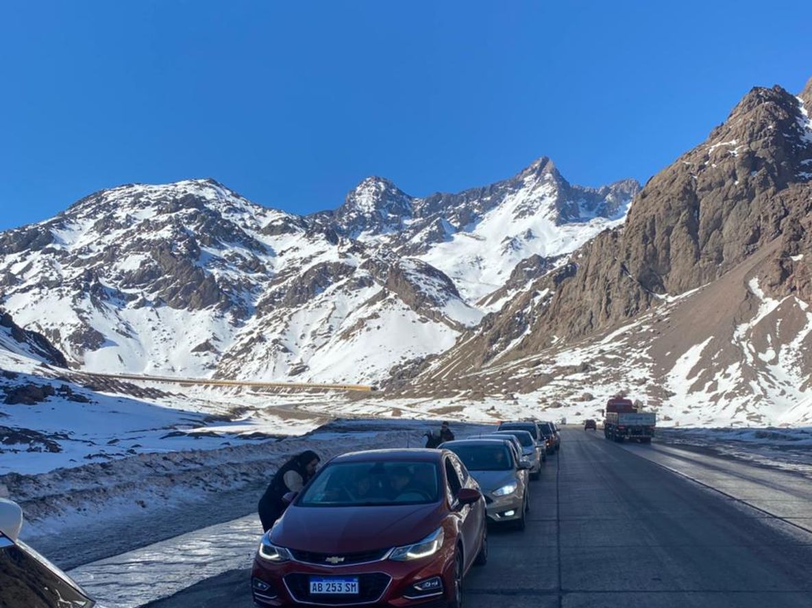 El Paso Cristo Redentor permanece habilitado y registra demoras.
