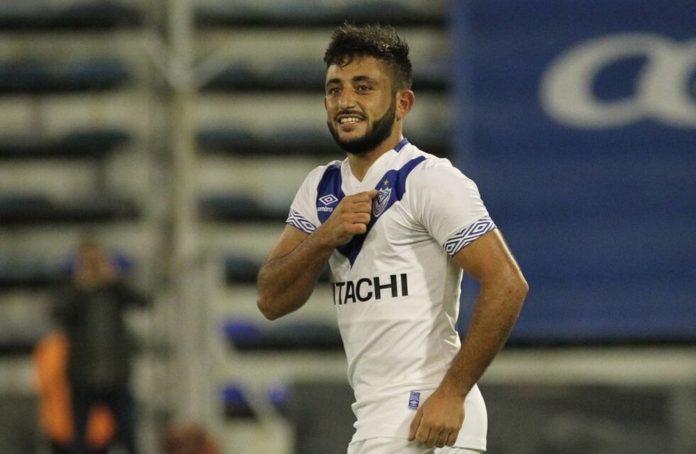 El emotivo momento que vivió el Monito Vargas con una pequeña hincha de Velez