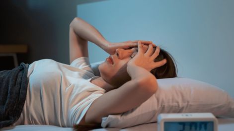 Por qué posponer la alarma no es vagancia: qué dice la ciencia del sueño.