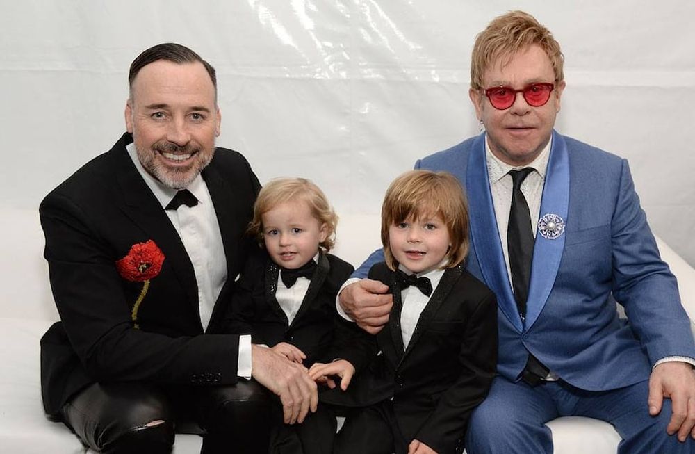 Elton John llama a boicotear a Dolce & Gabbana por cuestionar el método “in vitro” para tener hijos