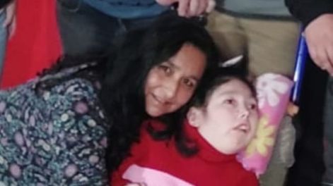 Los Andes | La mamá de Romina la acompaña todo el tiempo para brindarle una mejor calidad de vida