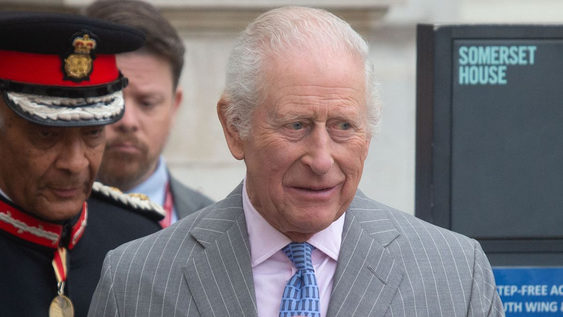 El rey Carlos III fue internado de urgencias este jueves y crece la preocupación por su salud.