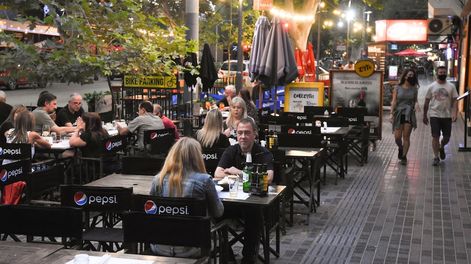 Los Andes | La ministra Vizzotti dijo que apuntarán a “una unidad geográfica mínima” para reducir la circulación de personas “por franjas horarias y no ir a un confinamiento” masivo. Foto: Mariana Villa / Los Andes.