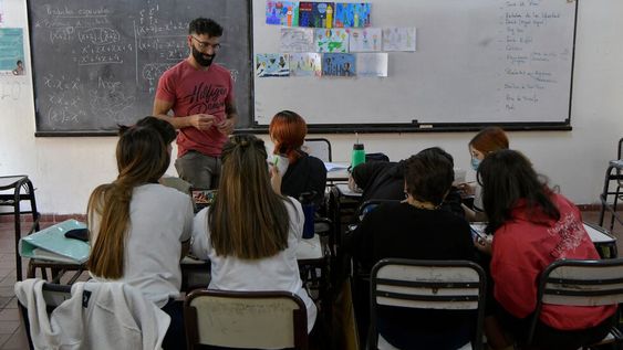 Desde mediados de marzo el uso del barbijo es optativo para docentes y alumnos de todos los niveles educativos en la provincia. Foto: Orlando Pelichotti / Los Andes