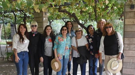 Belén Labarba, Fátima Villagra, Romina Pérez, Cristina Pandolfi, Valeria Basualdo, Graciela Santamaría, Geysi García, Margarita Viel y Nancy Lopez. PH Eduardo Dolengiewich