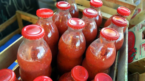 Recicla las botellas de salsa vacías y conviértelas en esta idea creativa para tu casa