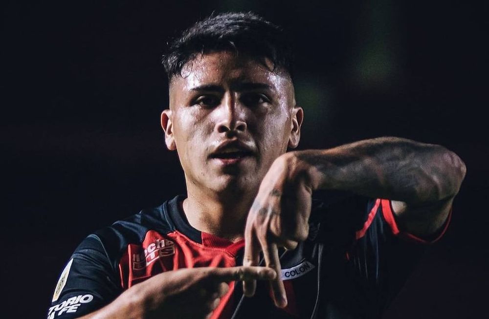 Facundo Farías, delantero de Colón, es una de las debilidades de Juan Román Riquelme. / Gentileza.