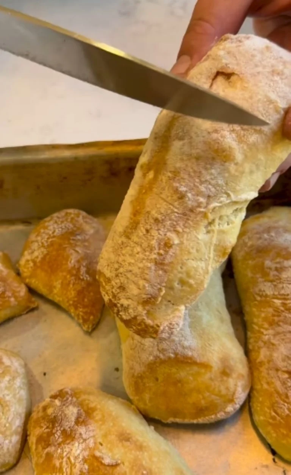 Este pan es ideal para todo tipo de reuniones o sandwiches. Este pan es ideal para todo tipo de reuniones o sandwiches.