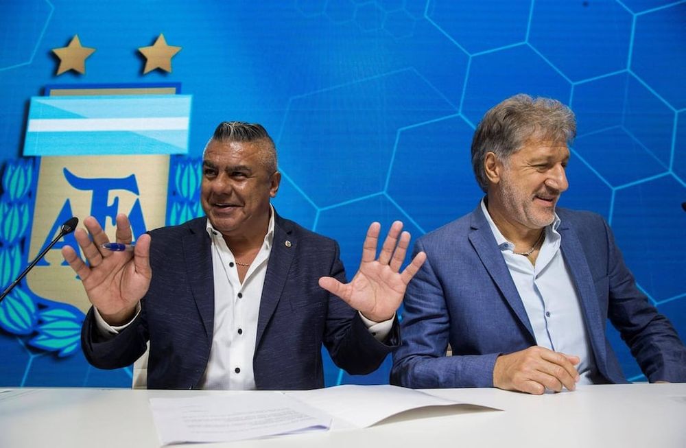 Chiqui Tapia informó que junto a Sergio Marchi de Agremiados, llegaron a un acuerdo y entre ambas partes se harán cargo durante cinco meses, de los sueldos de los jugadores libres de Superliga, Primera Nacional, Primera B, Primera C, Federal y Femenino