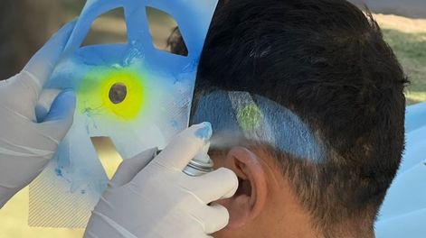 Los Andes | ¿Nace una cábala? La barbería que corta y tiñe el pelo como el “Dibu” Martínez gratis repite hoy la acción. Foto: Gentileza barbería El Barba