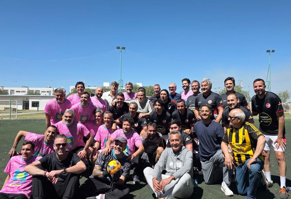 Ulpiano Suárez y Mario Abed jugaron un partido de fútbol en el Este junto a varios dirigentes radicales.