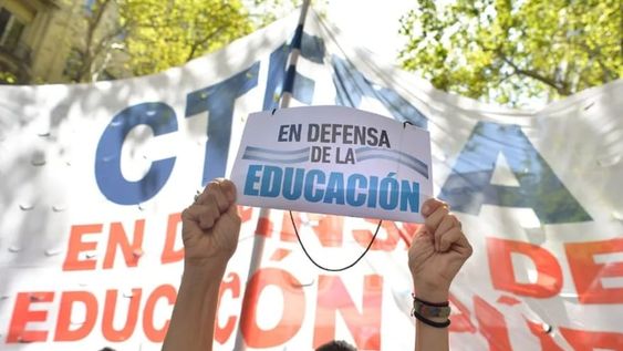 “Seguiremos defendiendo nuestro salario y nuestros derechos ante el ajuste, comunicó el sidicato.