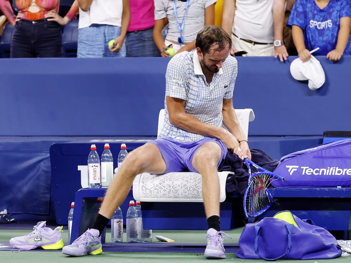TENIS. Caos en el US Open: un fotógrafo entró por error a la cancha y Medvedev se enfureció con el juez.&nbsp;